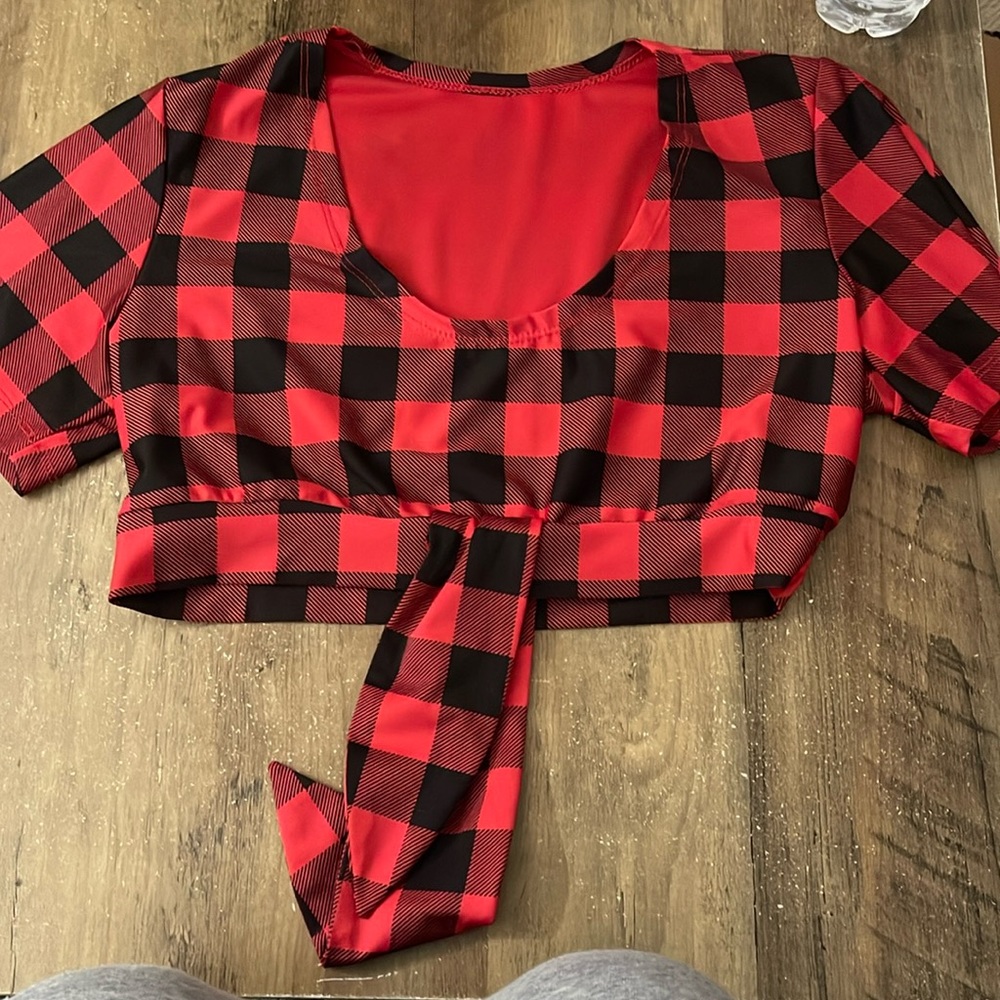 Twin peaks crop top